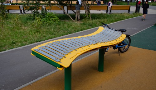 В московских парках для детей обустроили музыкальные площадки