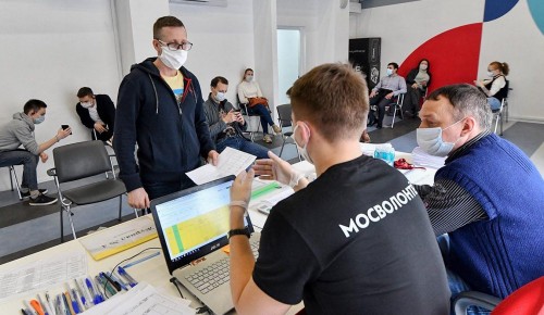 Собянин: Более 20 тыс волонтеров помогали пожилым москвичам в дни пандемии