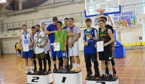 Спортсмены района Ясенево стали третьими на окружных соревнованиях по стритболу