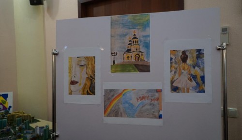 В районе Ясенево наградили юных художников 