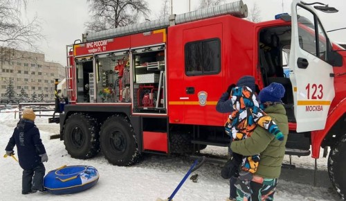 Сегодня на горнолыжном спуске в Ясеневе расскажут о... пожарной безопасности 