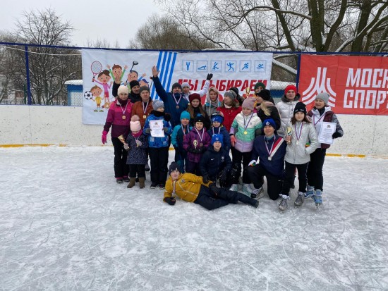 Спортивные семьи из Ясенева победили на своем поле 