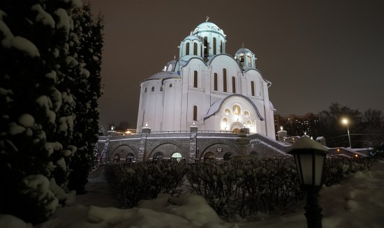 В храмах района Ясенево 18 и 19 января пройдут праздничные богослужения 