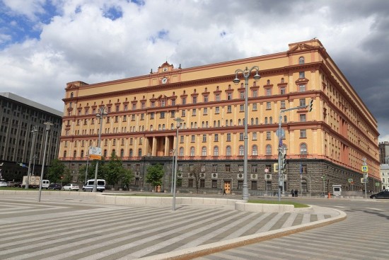 ОП Москвы предложила широкое обсуждение установки памятника на Лубянке