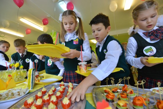 Большинство москвичей довольны качеством питания в школах – ВЦИОМ
