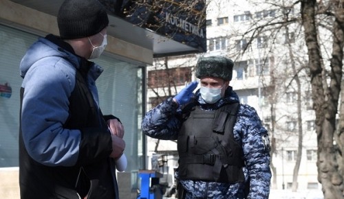 Более 1400 протоколов составили за сутки на вышедших на улицу без законных оснований москвичей 