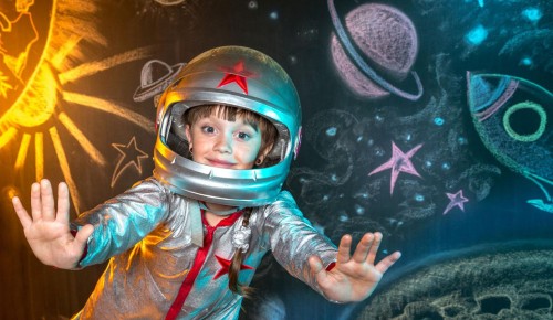 Юные актёры поздравили жителей Бутова с Днём космонавтики