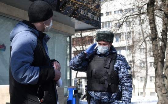 Более 1400 протоколов составили за сутки на вышедших на улицу без законных оснований москвичей 