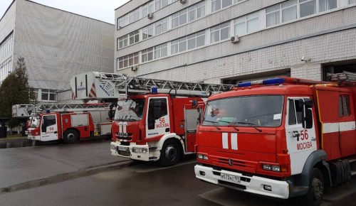 Трех человек спасли при пожаре в жилом доме в ЮЗАО Москвы