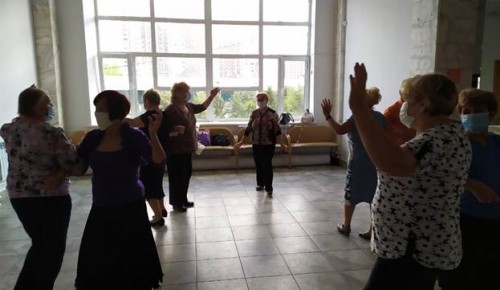 В Южном Бутове состоялся бесплатный вечер танцев для пожилых людей