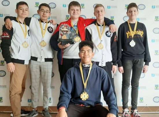 Кадеты школы №1065 получили приз за первое место в турнире «Киберкадеты»