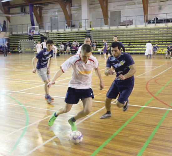 Команда ФК «Адмирал» одержала очередную победу в турнире по мини-футболу