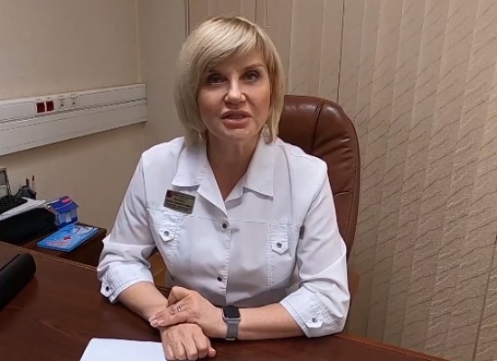 Исполняющая обязанности главного врача детской городской поликлиники №118 Елена Волкова обратилась к жителям