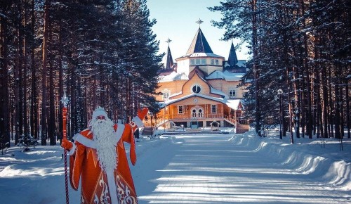 Участников проекта «Московское долголетие» приглашают на экскурсию в резиденцию Деда Мороза