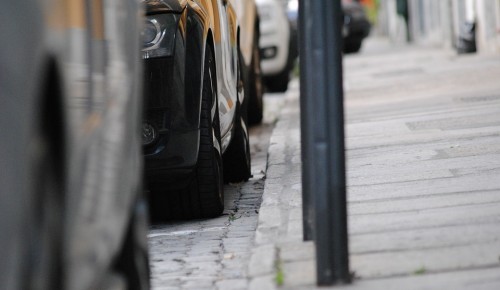 Жители Бутова могут оплатить резидентную парковку в МФЦ