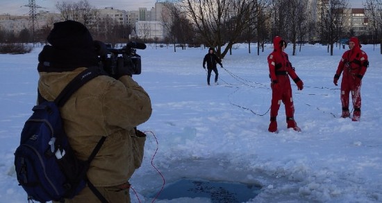 На Черневских прудах Южного Бутова спасатели МЧС проверили толщину льда