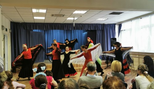 Активисты «Московского долголетия» из Зюзина сдали экзамен по фламенко