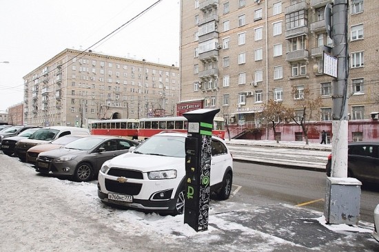 На ряде улиц Москвы стоимость парковки будет снижена 