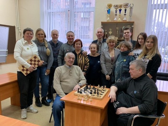 Представители старой шахматной школы из Зюзина и Ломоносовского одержали уверенную победу над молодежью