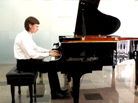 В библиотеке № 196 состоялось онлайн-выступление пианиста Александра Трухина