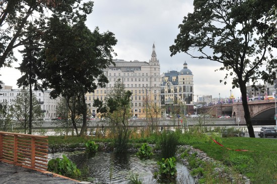 Жителям района рассказали, что обустройство водоемов в Москве предусмотрено программой “Мой район” 