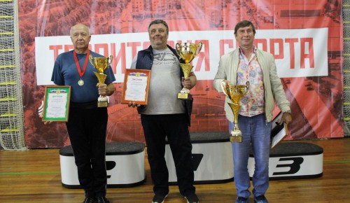 Команда долголетов из Зюзина стала лучшей на окружных соревнованиях по настольному теннису