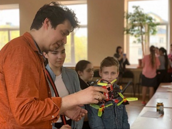 Дворец творчества «Севастополец» приглашает юных москвичей на занятия «Школа физики земли»