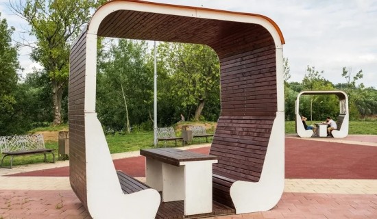 Устройство скамеек в парке