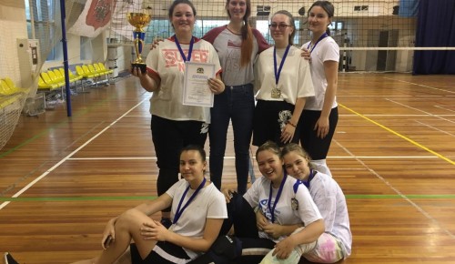 Девушки района Зюзино заняли второе место в окружных соревнованиях по волейболу 