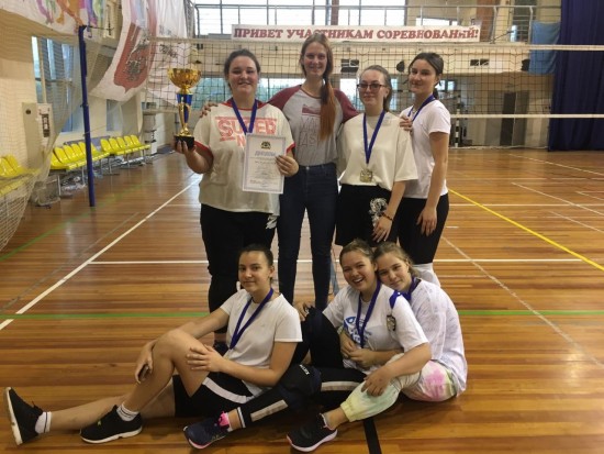Девушки района Зюзино заняли второе место в окружных соревнованиях по волейболу 