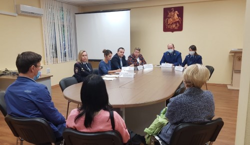 Сотрудники Зюзинской межрайонной прокуратуры провели выездной прием населения