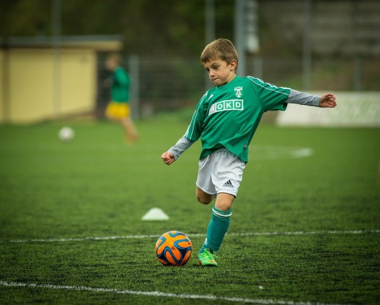 Спортивные тренировки по футболу в домашнем режиме проводит СДЦ “Ратмир” 