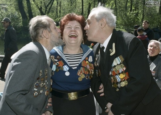 Дворец «Севастополец» поздравил Галину Анисимову с Днем морской пехоты 