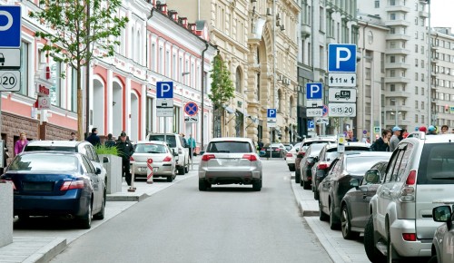 Медработники и волонтеры смогут бесплатно парковаться в столице в 2021 году