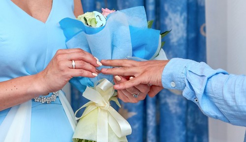 В ЗАГС рассказали, как часто женятся москвичи в новогодние праздники