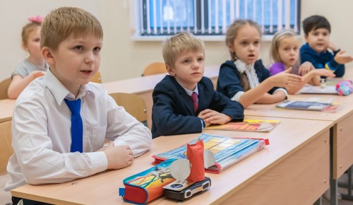 Московские школьники возвращаются к очному обучению с 18 января