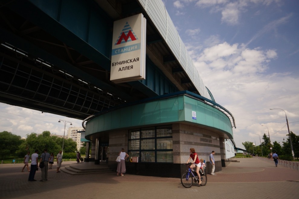 Метро бунинская. Московский метрополитен станция Бунинская аллея. Станция метро в Москве Бунинская аллея. Южное Бутово метро Бунинская аллея. Станция метро Бунинская аллея платформа.