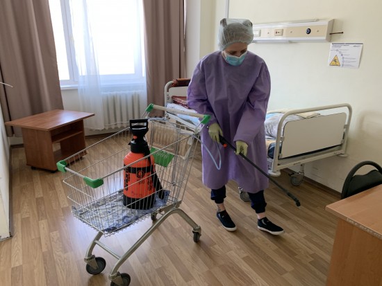 В больнице на Литовском бульваре плановая дезинфекция проходит три раза в день