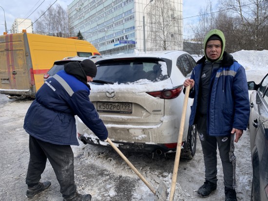 Ясенево: снег в районе убирают в круглосуточном режиме