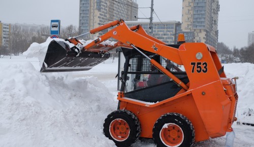 Уборка снега на ул. Ясногорская