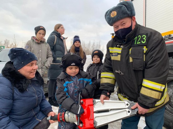 Детям - о  безопасности. Пожарные посетили воскресную школу