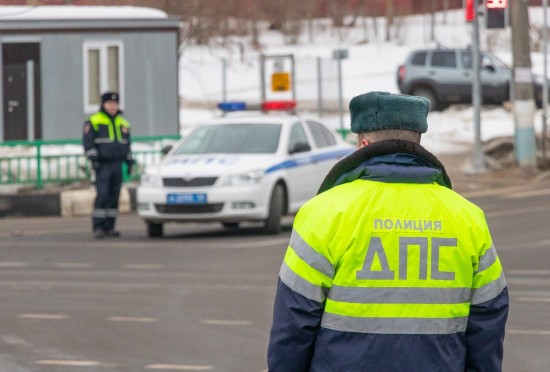 В Академическом районе Москвы сотрудники ГИБДД задержали подозреваемого в попытке дачи взятки