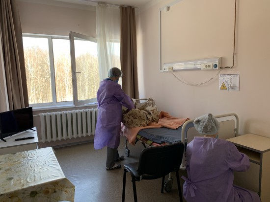 В больнице на Литовском бульваре плановая дезинфекция проходит три раза в день