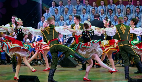 Воспитанники ансамбля песни и пляски имени В.С. Локтева дали концерт, посвящённый Международному женскому дню 