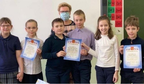 Школьников Конькова наградили за информационные и творческие проекты