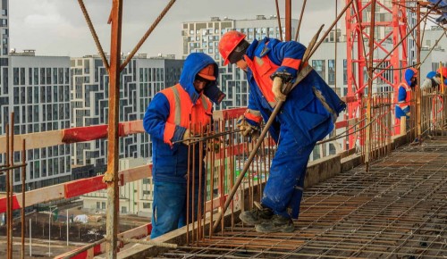 На строительных объектах в столице проверили соблюдение работодателями законодательства при работе с мигрантами
