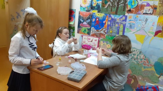 В центре "Альмега" научились создавать композиции сказочных персонажей