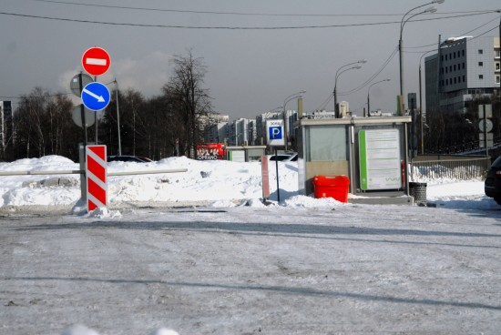 С завтрашнего дня абонементы на парковку со шлагбаумом поступят в свободную продажу
