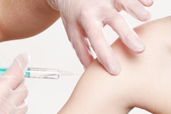 Пункты вакцинации от коронавируса откроются еще в шести торговых центрах