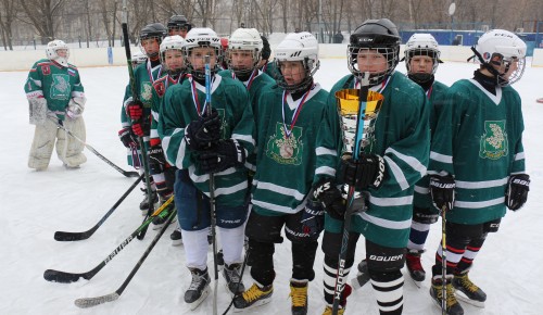 Команда Черемушек завоевала второе место на городских соревнованиях по хоккею «Московский двор-спортивный двор»